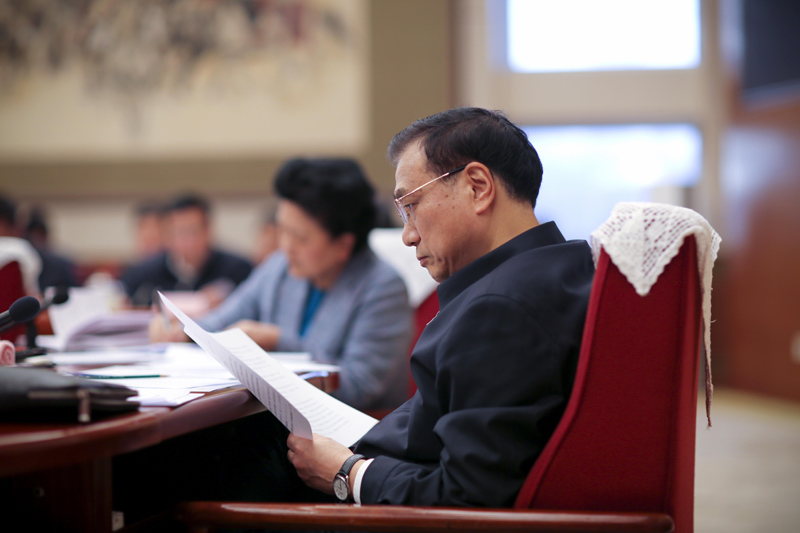 【综合】李克强：对雾霾等重大民生关切要组织专家攻关