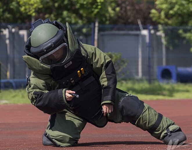 【实时】合肥特警支队警员身着30公斤防护服训练