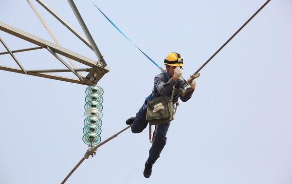 高空作业的你知道怎样正确使用救命带保命吗？