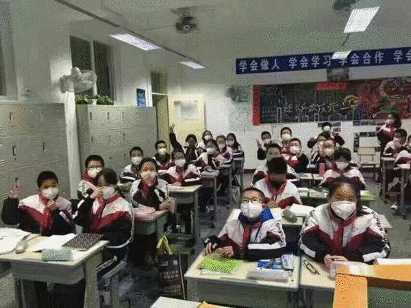 【综合】成都雾霾不许学生戴口罩？当事学校否认