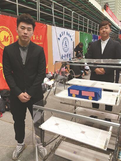 【综合】哈商大2000余名学子“创意大爆炸” 发明安神防霾口罩双链条滚动式停车位