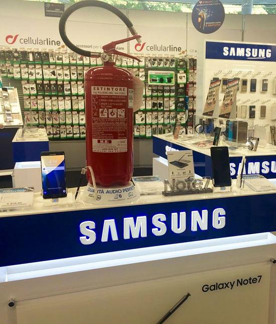 三星最新发明：Note7用户送防火盒子和手套
