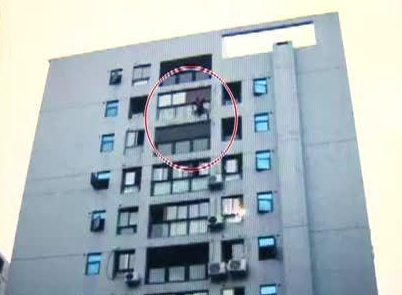 【事故】重庆一空调工人24楼坠落 安全绳救了他