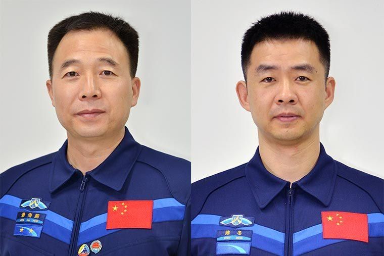 【实时】航天员会面媒体 中国新款航天员服装首次亮相
