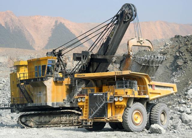 采矿工业常见的职业危害因素有哪些？