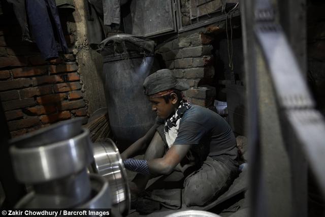 【综合】孟加拉铝工厂最小童工7岁，没有口罩手套和防护服